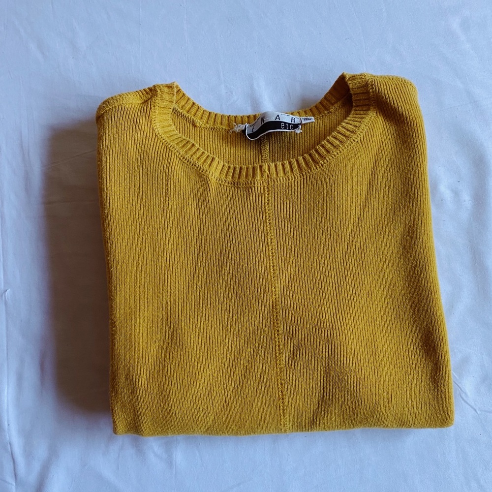 Mustard yellow tee